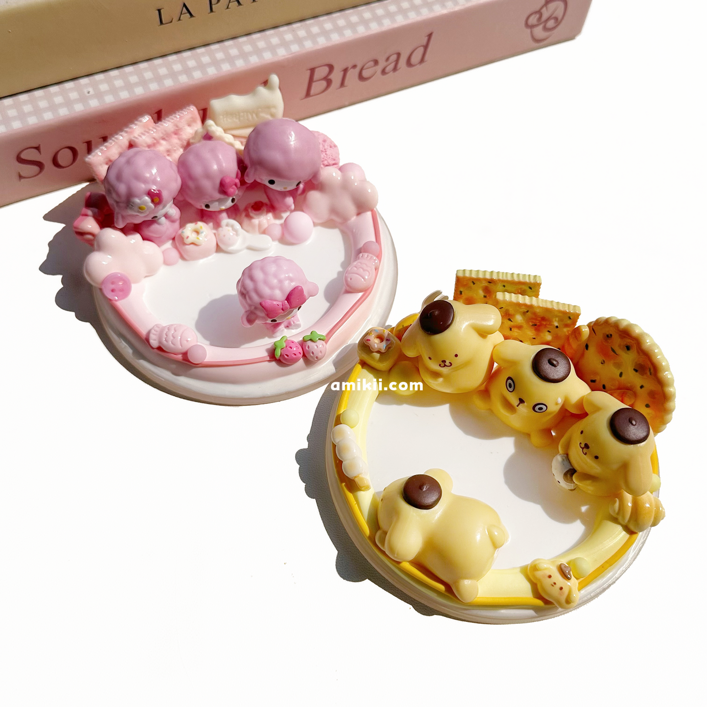 Sanrio Myaweetpiamo and Pompom Purin phone stand